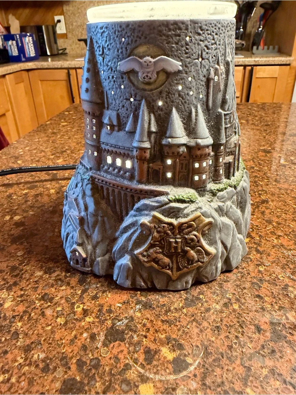 Castle-Themed Ceramic Wax Warmer in Gray